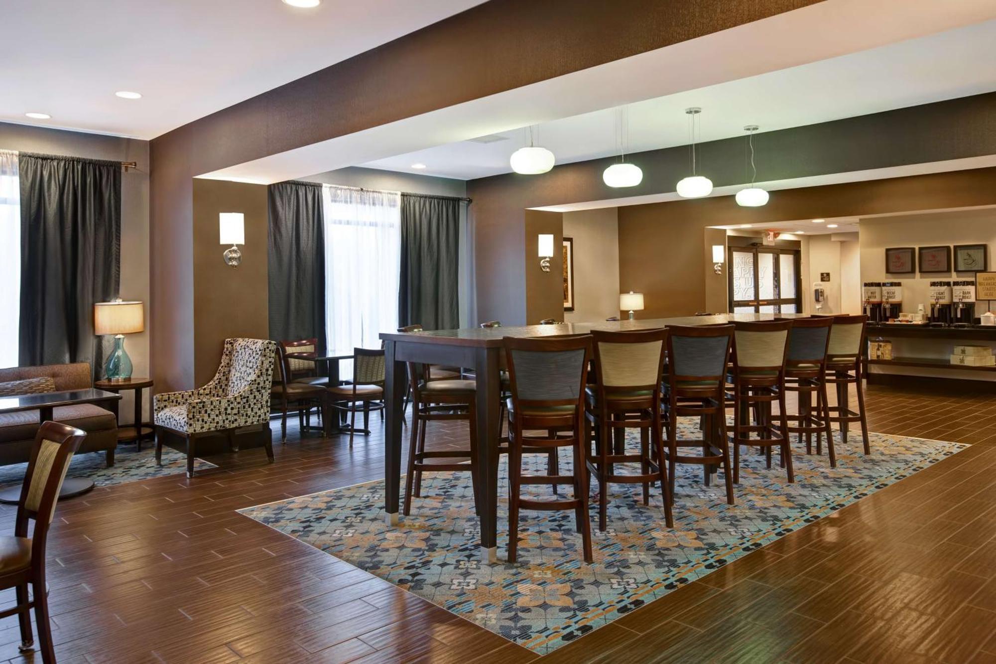 Hotel Hampton - Near The University 3*